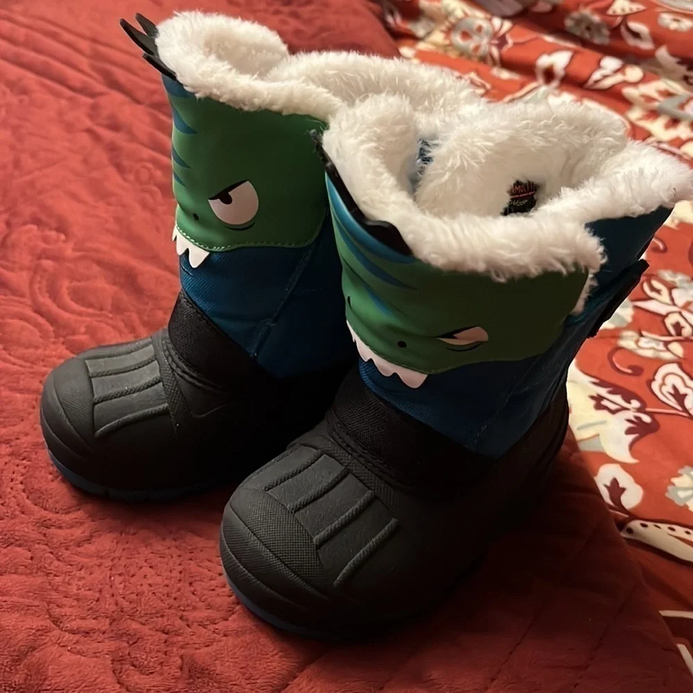 Cat & yack size 7 colors black green blue winter boots Frankie Dinosaur